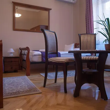 Πανσιόν Csanabella House