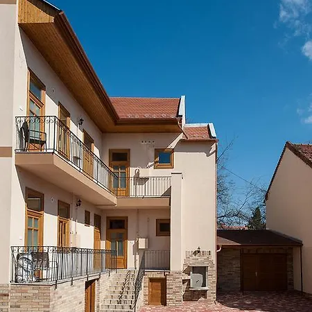 Πανσιόν Csanabella House