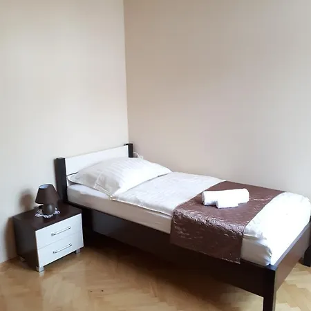 Πανσιόν Csanabella House
