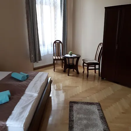 Πανσιόν Csanabella House *