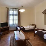 Πανσιόν Csanabella House
