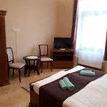 Πανσιόν Csanabella House *