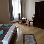 Πανσιόν Csanabella House *